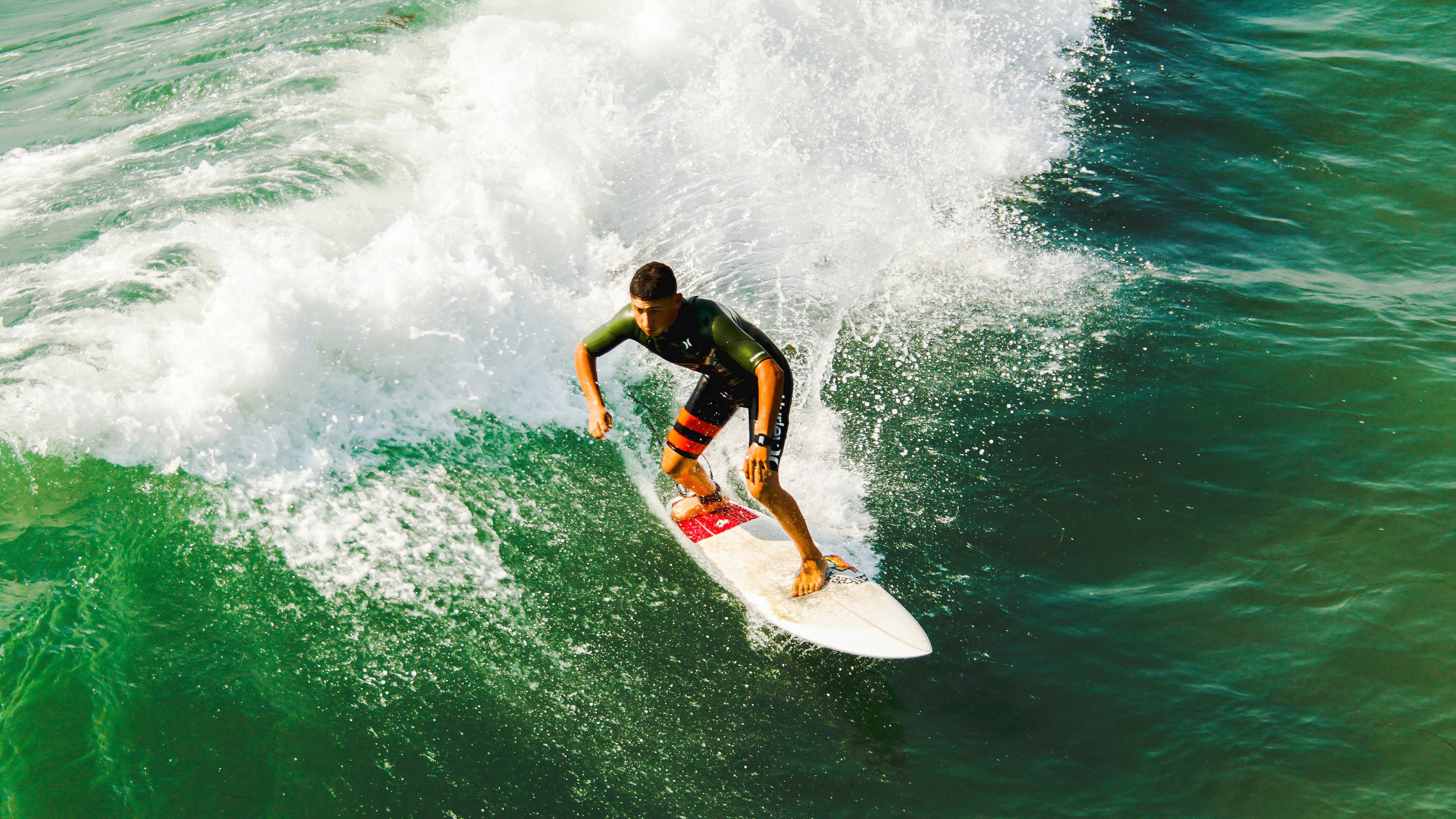 替补球员把握上场机会关键时刻送出决定性助攻,替补球员应从什么位置入场